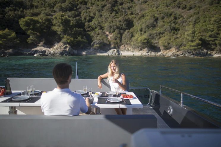 Charter Yacht SANTA MANZA - MED52 - St Tropez Day Charter Yacht - Cannes - Monaco - French Riviera