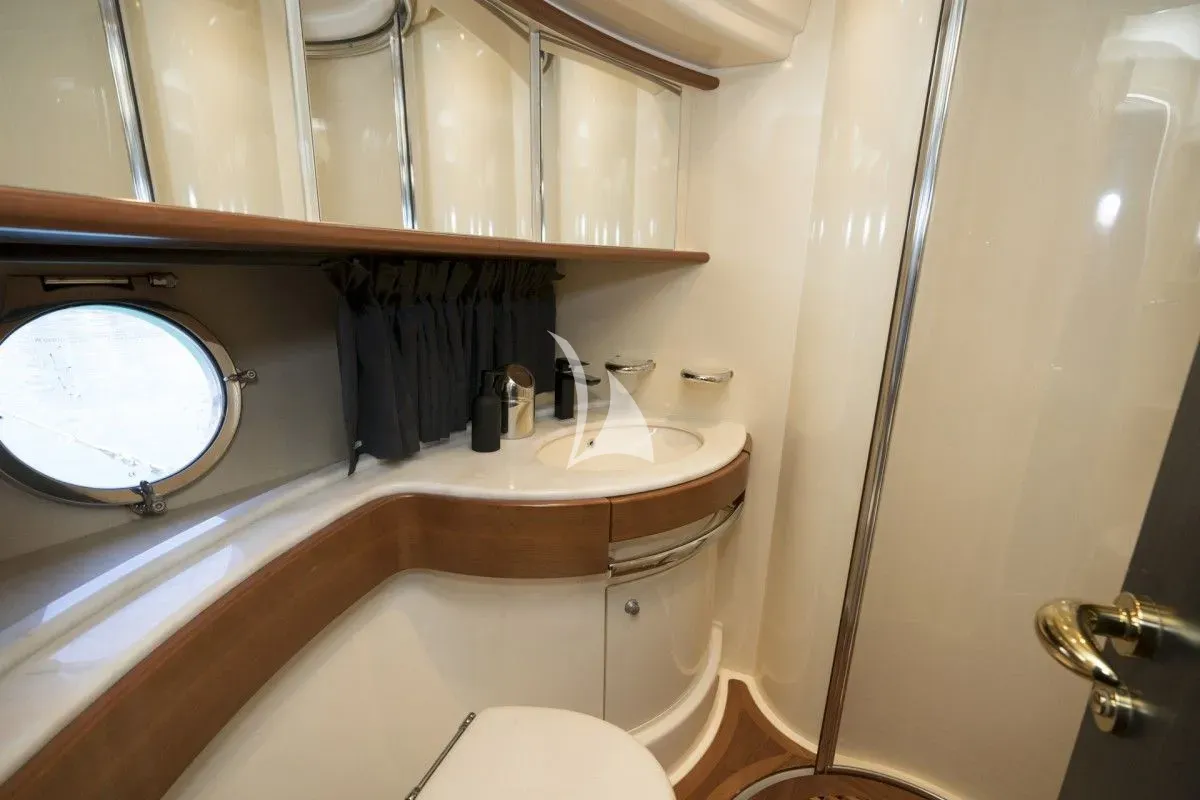MEDUSA Azimut 68 - VIP cabin bathroom