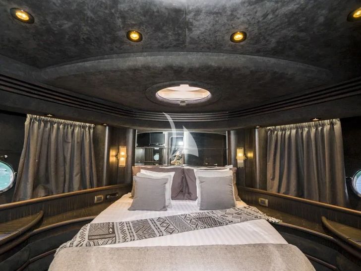 MEDUSA Azimut 68 - VIP cabin MEDUSA Azimut 68 - VIP cabin