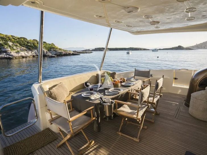 MEDUSA Azimut 68 - aft deck alfresco dining area MEDUSA Azimut 68 - aft deck alfresco dining area