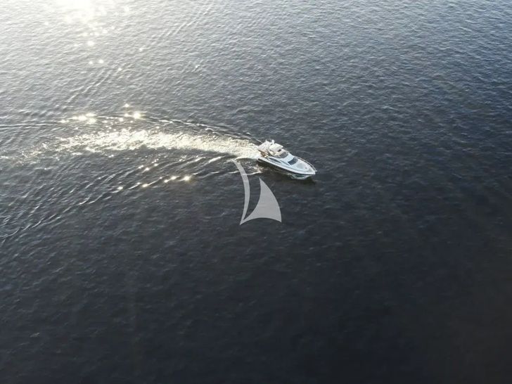 MEDUSA Azimut 68 - cruising across the waterline MEDUSA Azimut 68 - cruising across the waterline