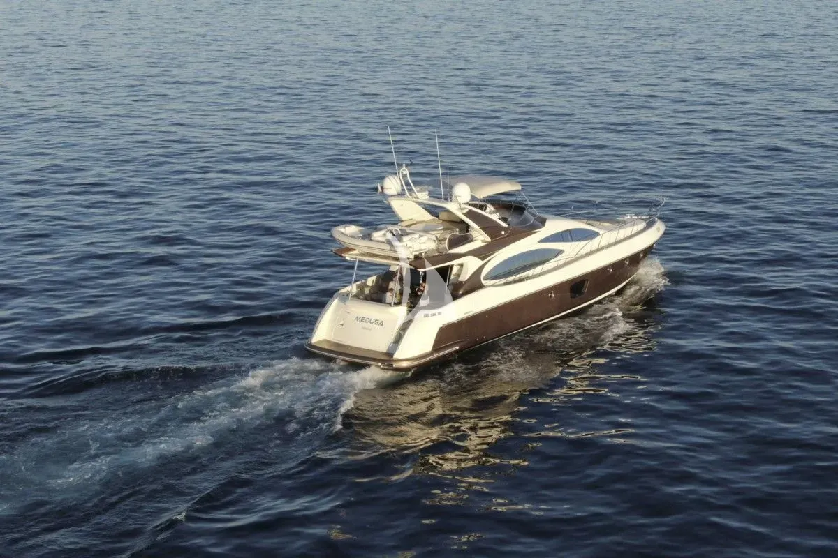 MEDUSA Azimut 68 - cruising aerial shot
