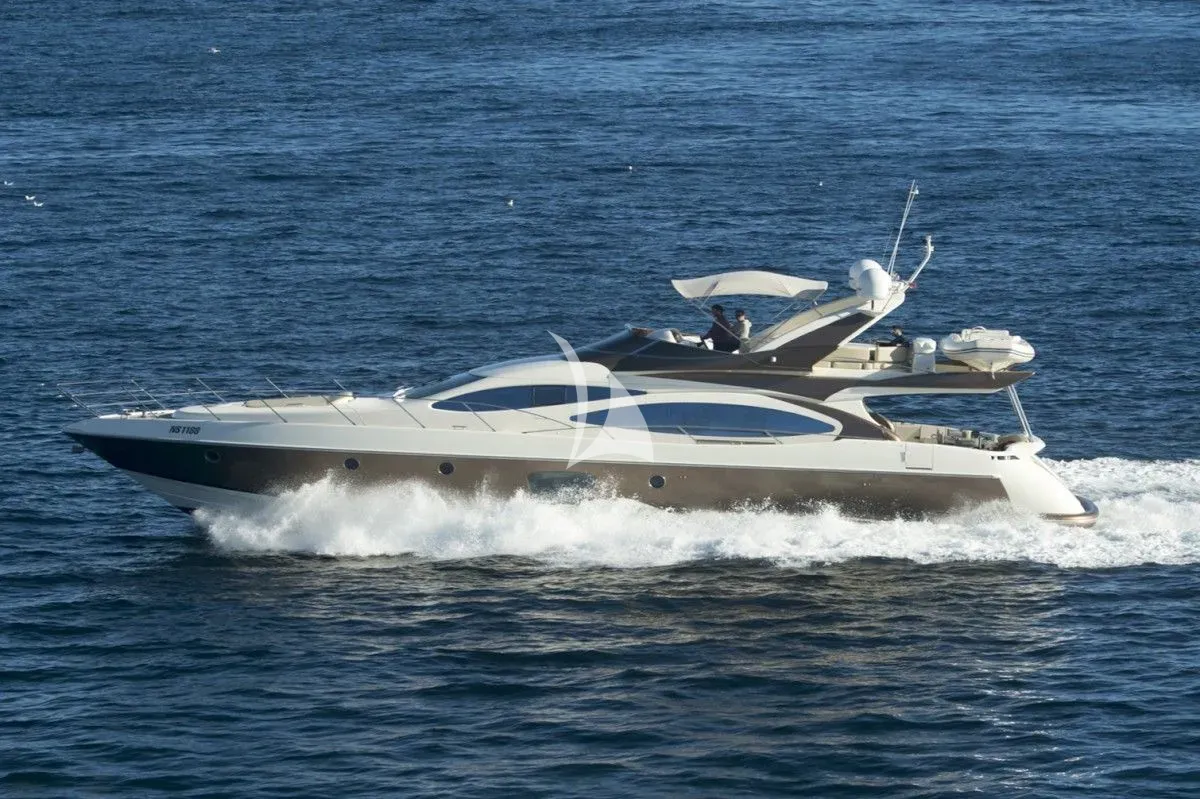 MEDUSA Azimut 68 - cruising side profile