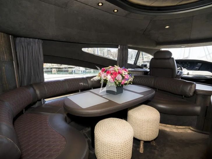 MEDUSA Azimut 68 - indoor dining area MEDUSA Azimut 68 - indoor dining area