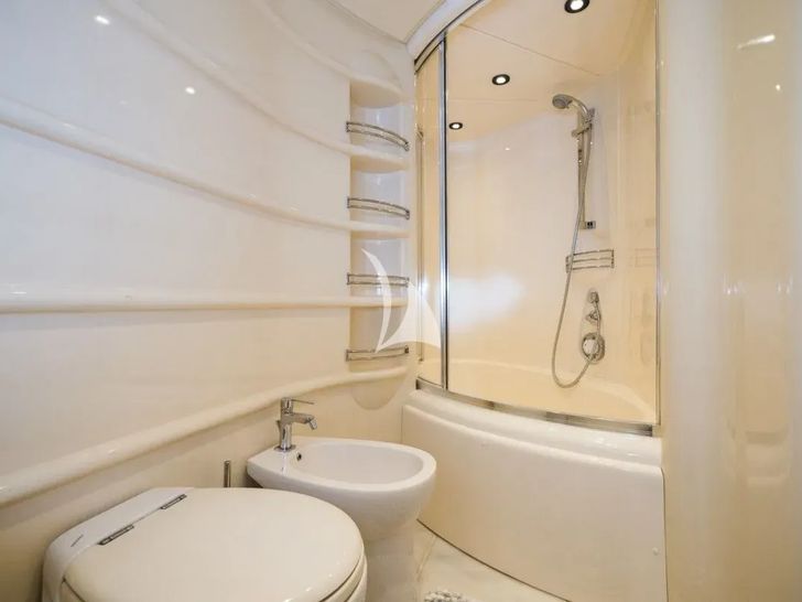 MEDUSA Azimut 68 - master cabin toilet and shower MEDUSA Azimut 68 - master cabin toilet and shower
