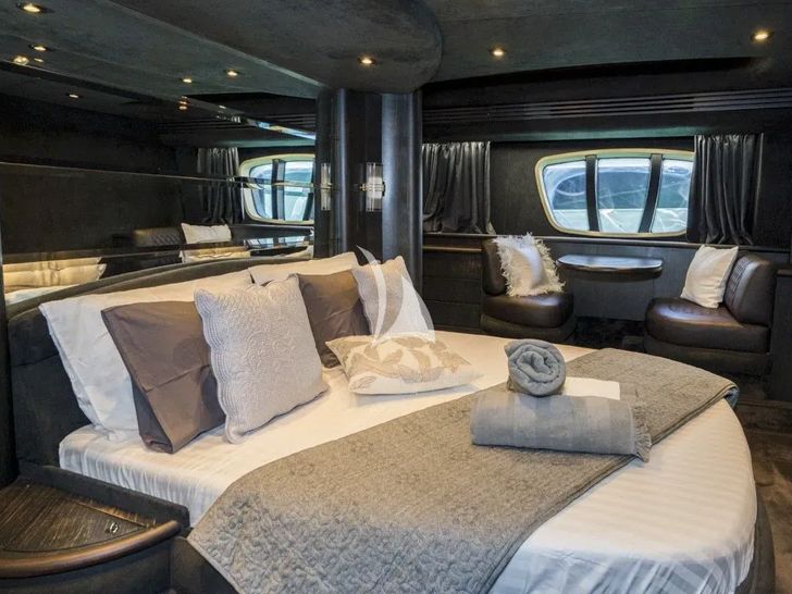 MEDUSA Azimut 68 - master cabin MEDUSA Azimut 68 - master cabin