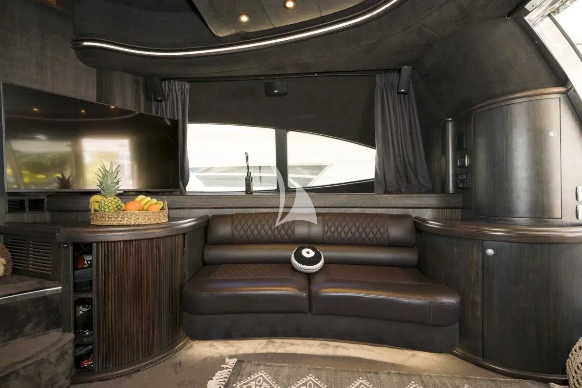 MEDUSA Azimut 68 - saloon side couch