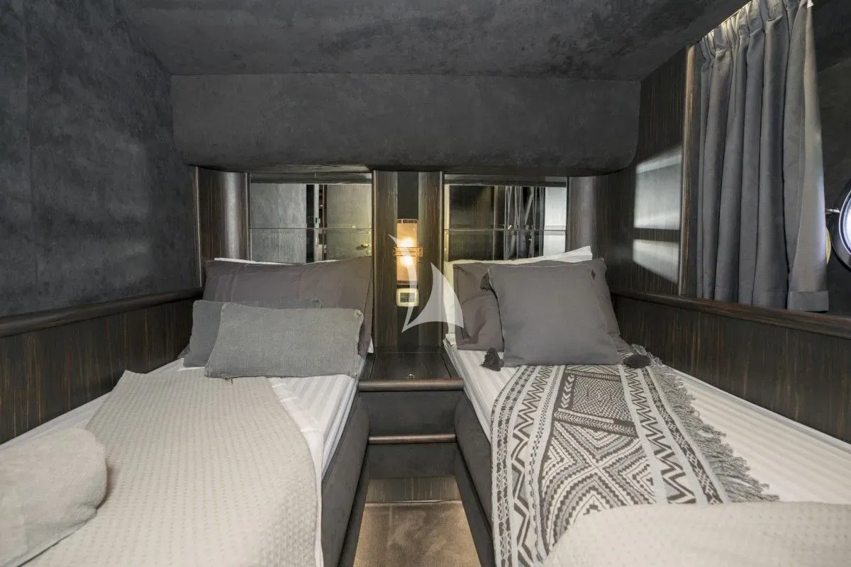 MEDUSA Azimut 68 - twin cabin 1