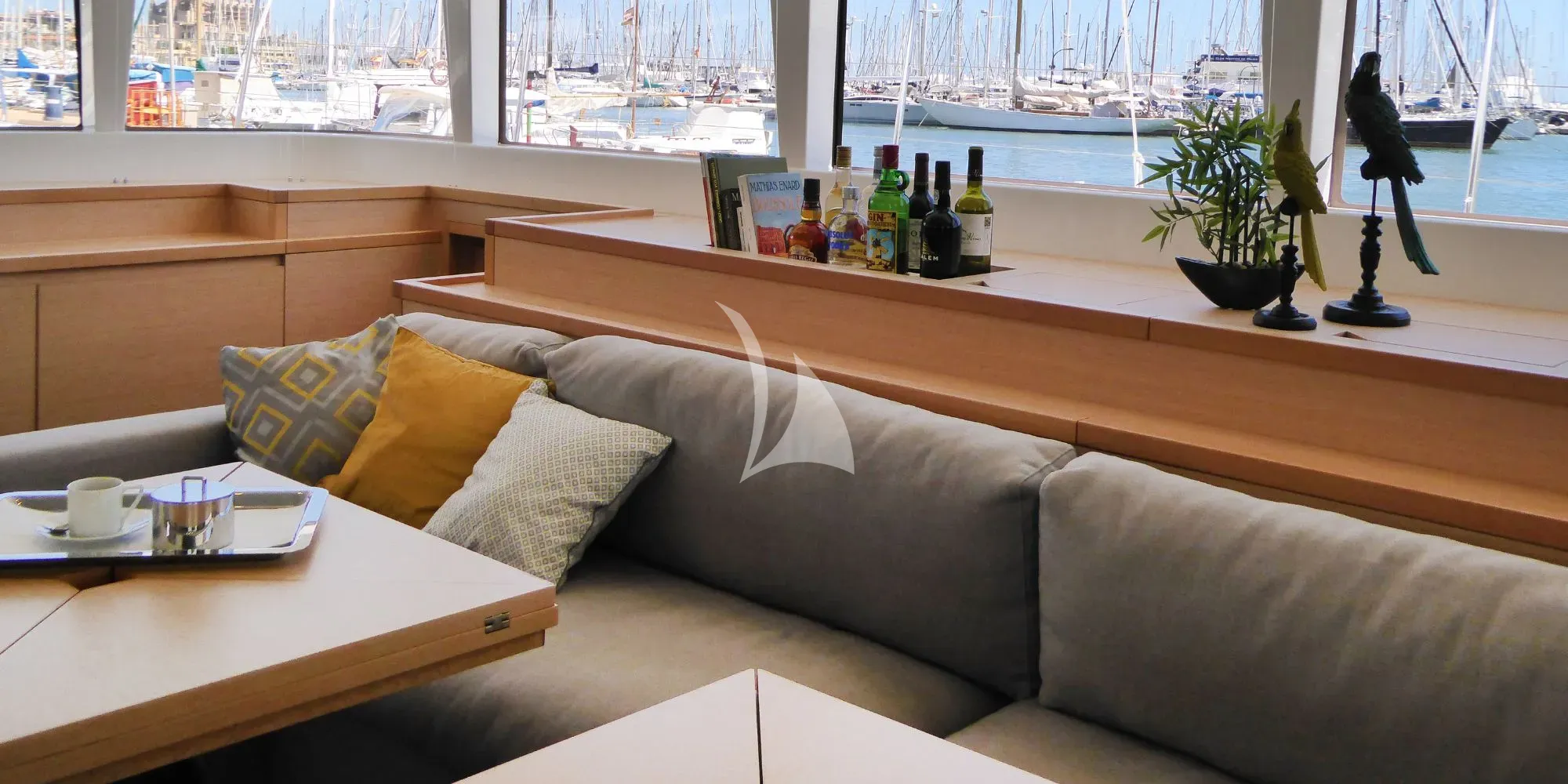 MELEYS Lagoon 620 Interior