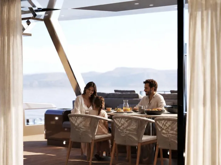 MELTEMI Moon Yacht 70 Power - guests dining alfresco MELTEMI Moon Yacht 70 Power - guests dining alfresco