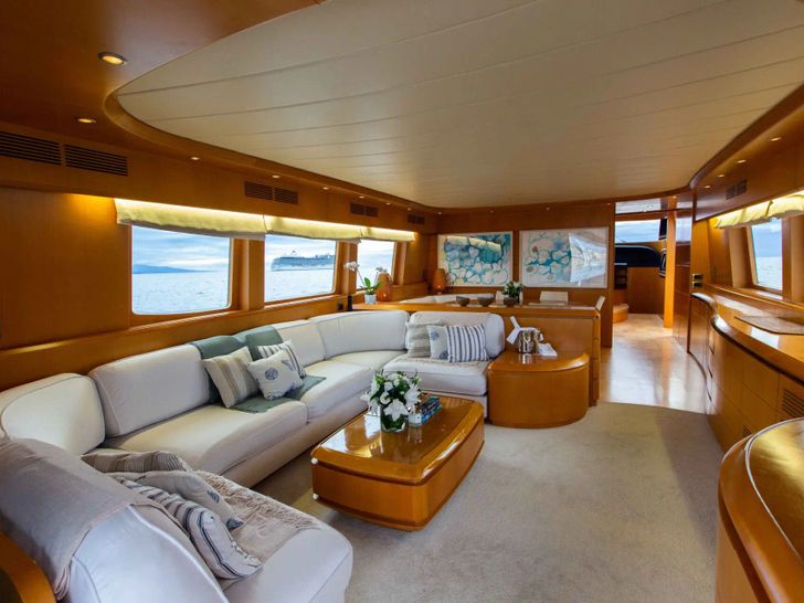 MEME Maiora 24m - saloon seating MEME Maiora 24m - saloon seating