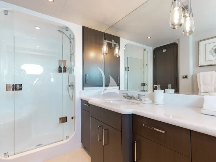 MEMENTO VIVERE Westport 130 - VIP cabin 1 bathroom MEMENTO VIVERE Westport 130 - VIP cabin 1 bathroom