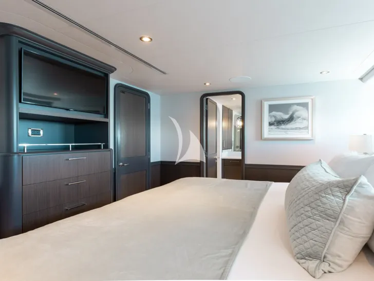 MEMENTO VIVERE Westport 130 - VIP cabin 1 bed and TV MEMENTO VIVERE Westport 130 - VIP cabin 1 bed and TV