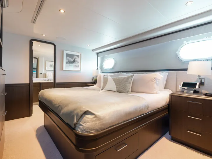 MEMENTO VIVERE Westport 130 - VIP cabin 1 MEMENTO VIVERE Westport 130 - VIP cabin 1