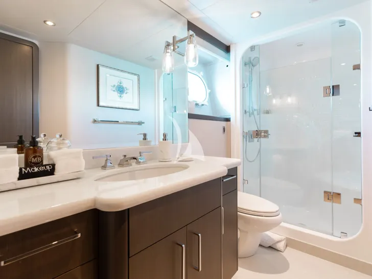 MEMENTO VIVERE Westport 130 - VIP cabin 2 bathroom MEMENTO VIVERE Westport 130 - VIP cabin 2 bathroom