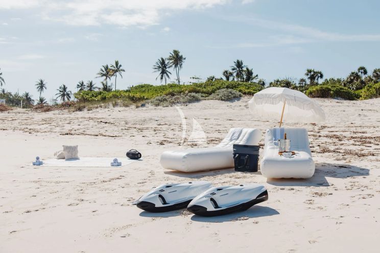 Charter Yacht MEMENTO VIVERE - Westport 130 - 5 Cabins - 2021 - Nassau - Staniel Cay - Exumas - Bahamas