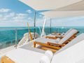 MEMENTO VIVERE Westport 130 - flybridge sun beds MEMENTO VIVERE Westport 130 - flybridge sun beds
