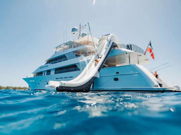 MEMENTO VIVERE Westport 130 - inflatable slide set up MEMENTO VIVERE Westport 130 - inflatable slide set up