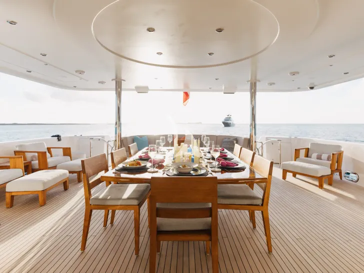 MEMENTO VIVERE Westport 130 - main aft deck MEMENTO VIVERE Westport 130 - main aft deck