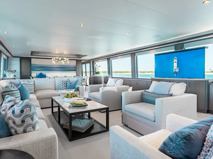 MEMENTO VIVERE Westport 130 - main saloon seating with TV MEMENTO VIVERE Westport 130 - main saloon seating with TV