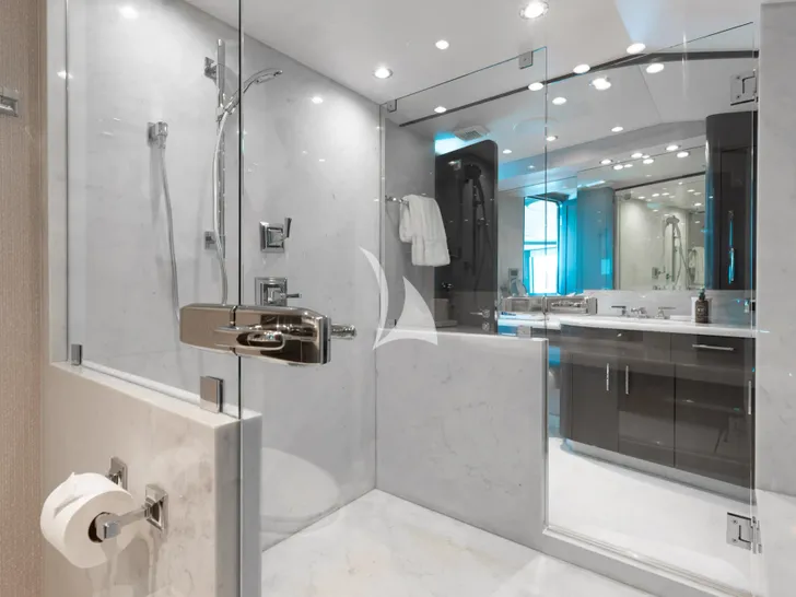 MEMENTO VIVERE Westport 130 - master cabin bathroom shower area MEMENTO VIVERE Westport 130 - master cabin bathroom shower area