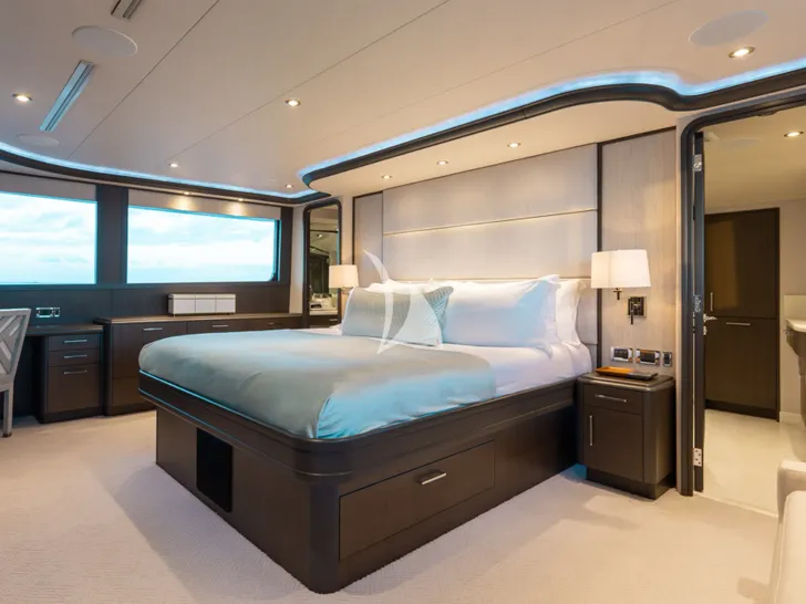 MEMENTO VIVERE Westport 130 - master cabin MEMENTO VIVERE Westport 130 - master cabin