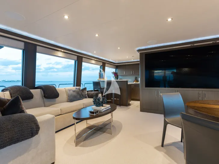 MEMENTO VIVERE Westport 130 - sky lounge seating with a huge TV MEMENTO VIVERE Westport 130 - sky lounge seating with a huge TV