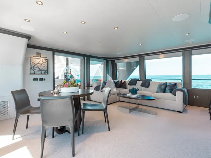 MEMENTO VIVERE Westport 130 - sky lounge MEMENTO VIVERE Westport 130 - sky lounge