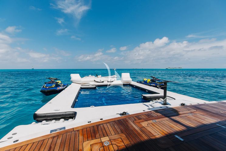 Charter Yacht MEMENTO VIVERE - Westport 130 - 5 Cabins - 2021 - Nassau - Staniel Cay - Exumas - Bahamas