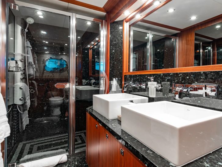 MERCY Sunseeker 121 Yacht - VIP cabin 1 bathroom MERCY Sunseeker 121 Yacht - VIP cabin 1 bathroom
