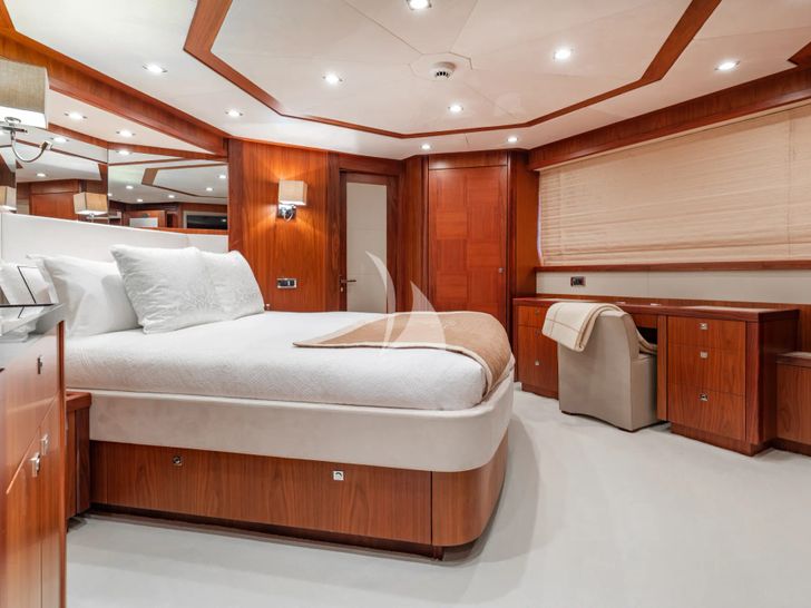 MERCY Sunseeker 121 Yacht - VIP cabin 1 MERCY Sunseeker 121 Yacht - VIP cabin 1