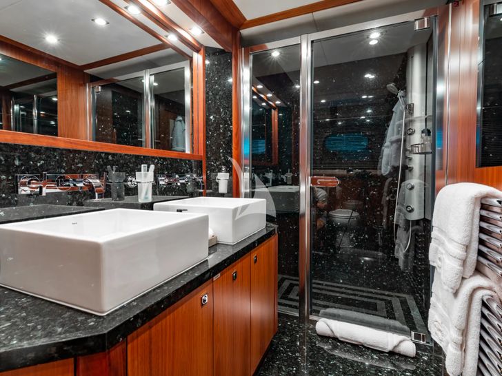 MERCY Sunseeker 121 Yacht - VIP cabin 2 bathroom MERCY Sunseeker 121 Yacht - VIP cabin 2 bathroom