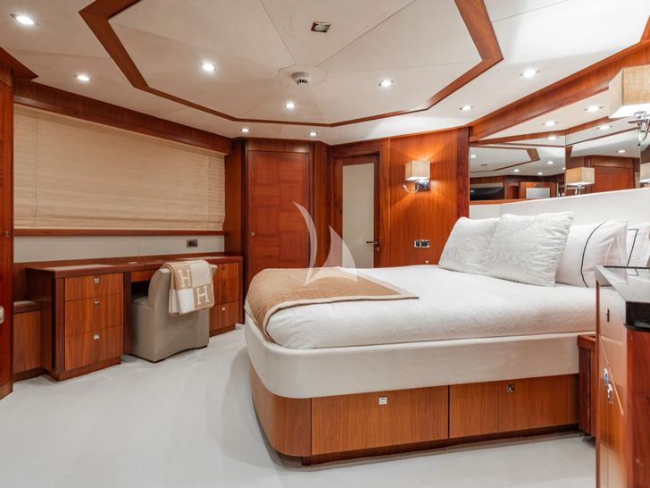 MERCY Sunseeker 121 Yacht - VIP cabin 2 MERCY Sunseeker 121 Yacht - VIP cabin 2