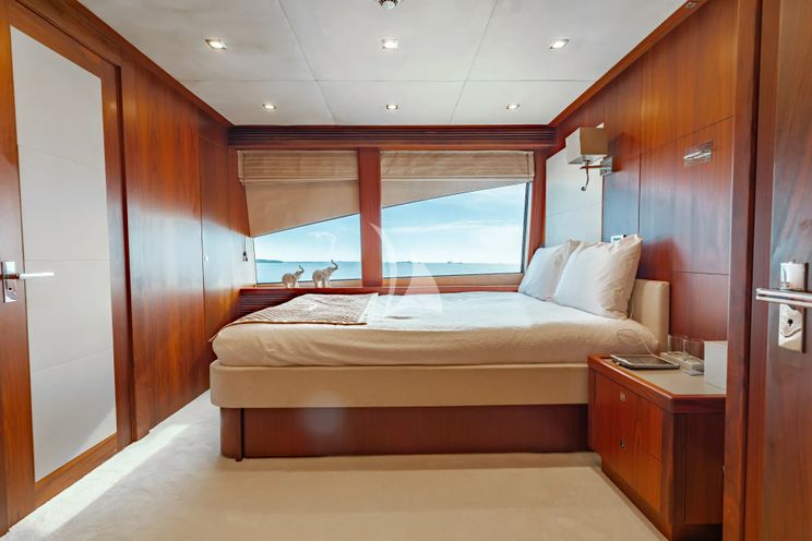 Charter Yacht MERCY - Sunseeker 121 Yacht - 6 Cabins - Nassau - Exumas - Bahamas