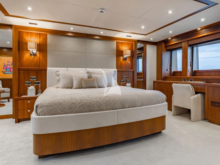 MERCY Sunseeker 121 Yacht - master cabin bed MERCY Sunseeker 121 Yacht - master cabin bed