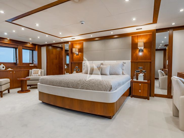 MERCY Sunseeker 121 Yacht - master cabin MERCY Sunseeker 121 Yacht - master cabin