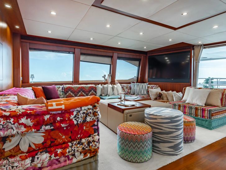 MERCY Sunseeker 121 Yacht - sky lounge MERCY Sunseeker 121 Yacht - sky lounge