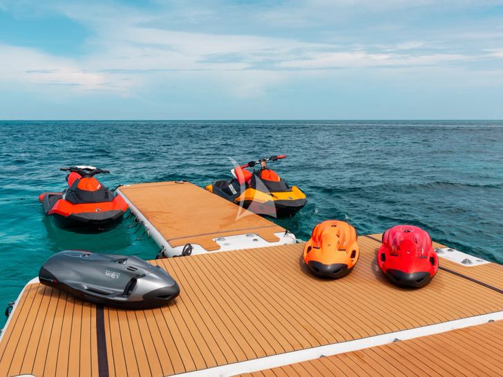 MERCY Sunseeker 121 Yacht - water toys MERCY Sunseeker 121 Yacht - water toys