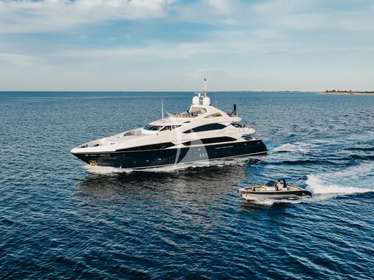 MERCY Sunseeker 121 Yacht - with the tender MERCY Sunseeker 121 Yacht - with the tender