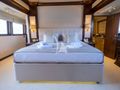 MERVE Broward Marine 40m - master cabin bed MERVE Broward Marine 40m - master cabin bed
