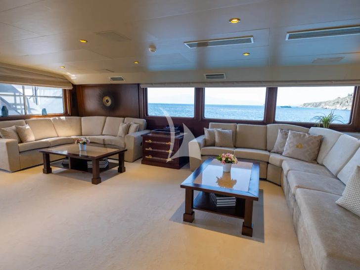 MERVE Broward Marine 40m - saloon MERVE Broward Marine 40m - saloon