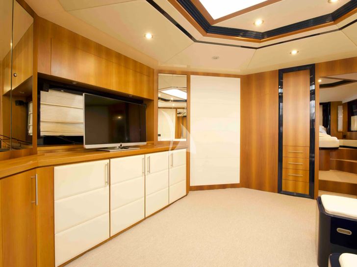 MICLA`S III Riva 72 Splendida - lower deck lounge TV MICLA`S III Riva 72 Splendida - lower deck lounge TV