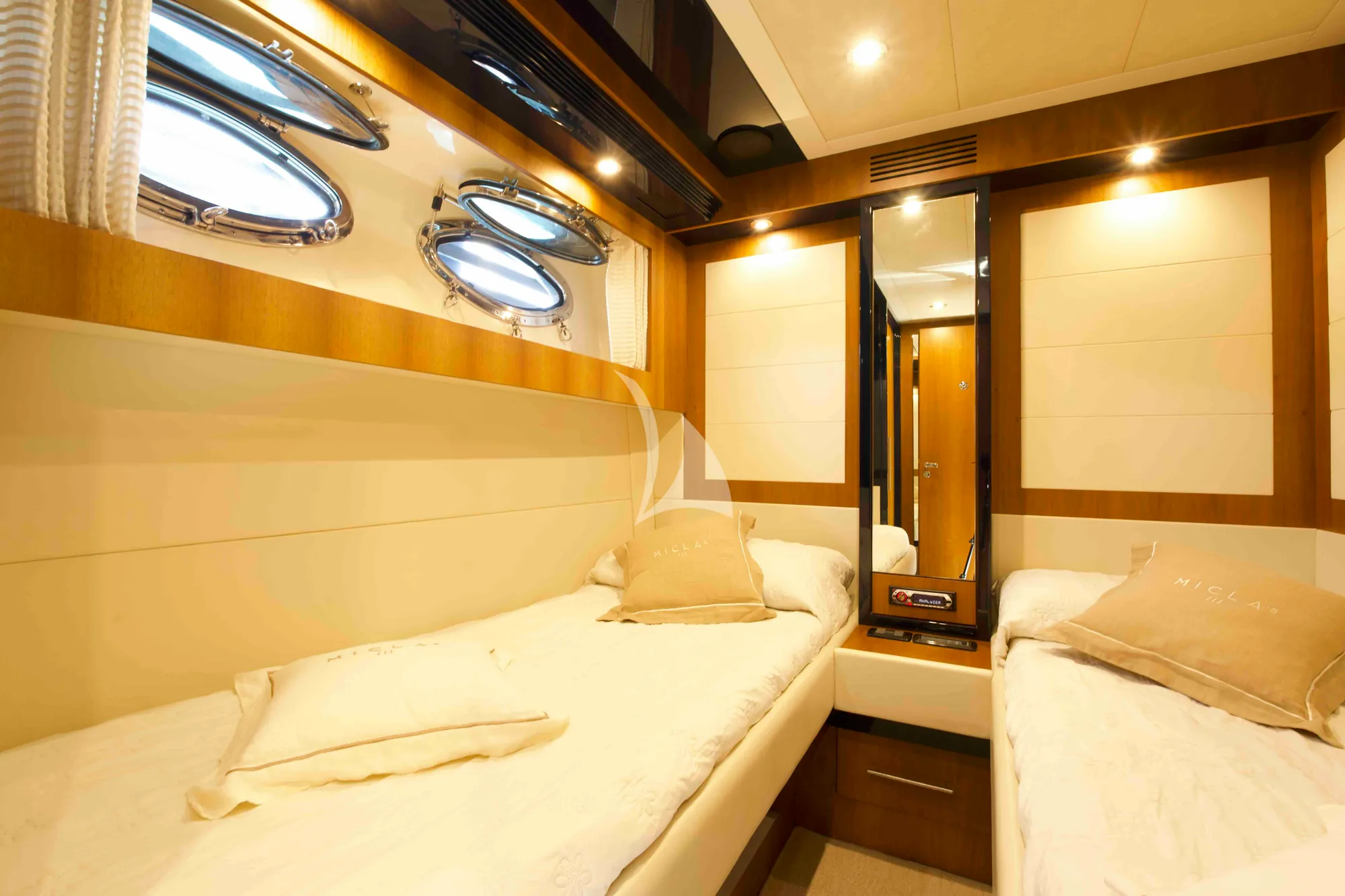 MICLA`S III Riva 72 Splendida - twin cabin