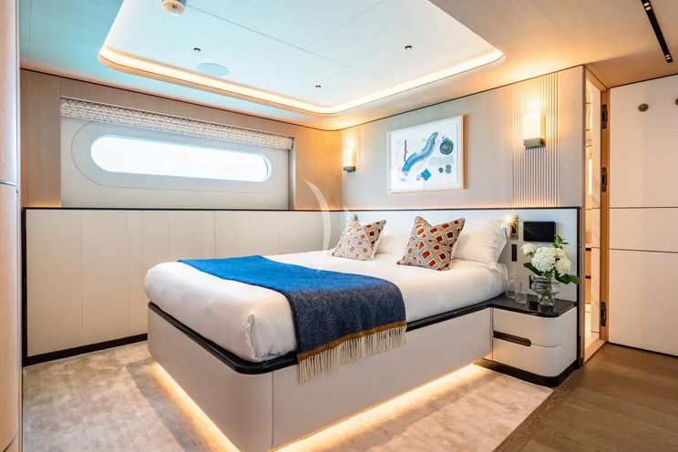 Charter Yacht MIDNIGHT SAGA - Moonen 110 Mustique - 5 Cabins - Cannes - Nice - Antibes - St Tropez - French Riviera - Monaco