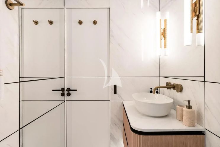 Charter Yacht MIDNIGHT SAGA - Moonen 110 Mustique - 5 Cabins - Cannes - Nice - Antibes - St Tropez - French Riviera - Monaco