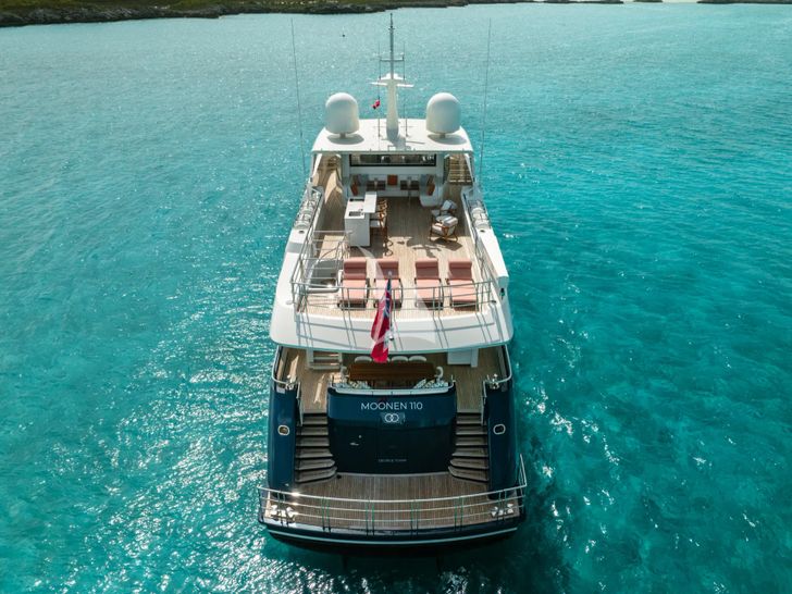 MIDNIGHT SAGA Moonen 110 Mustique - aft shot MIDNIGHT SAGA Moonen 110 Mustique - aft shot