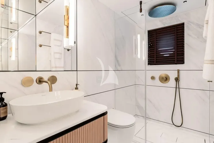 Charter Yacht MIDNIGHT SAGA - Moonen 110 Mustique - 5 Cabins - Cannes - Nice - Antibes - St Tropez - French Riviera - Monaco