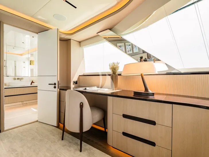 MIDNIGHT SAGA Moonen 110 Mustique - master cabin office MIDNIGHT SAGA Moonen 110 Mustique - master cabin office