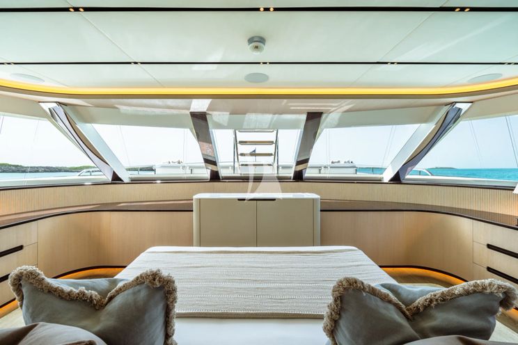 Charter Yacht MIDNIGHT SAGA - Moonen 110 Mustique - 5 Cabins - Cannes - Nice - Antibes - St Tropez - French Riviera - Monaco