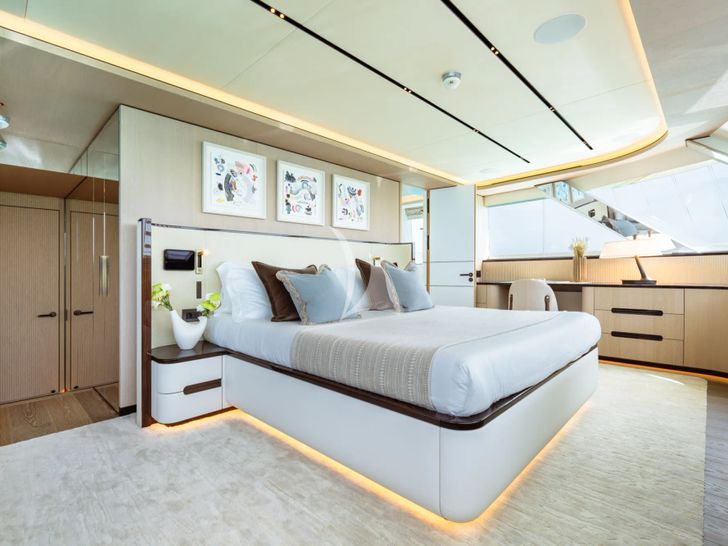 MIDNIGHT SAGA Moonen 110 Mustique - master cabin MIDNIGHT SAGA Moonen 110 Mustique - master cabin
